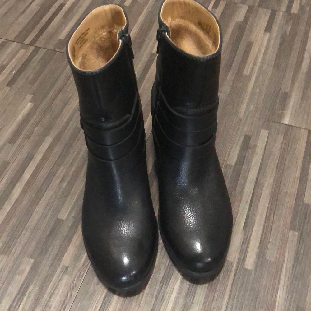 Naturalizer Black Belted Boot Bootie. Size 6.5 Wide.